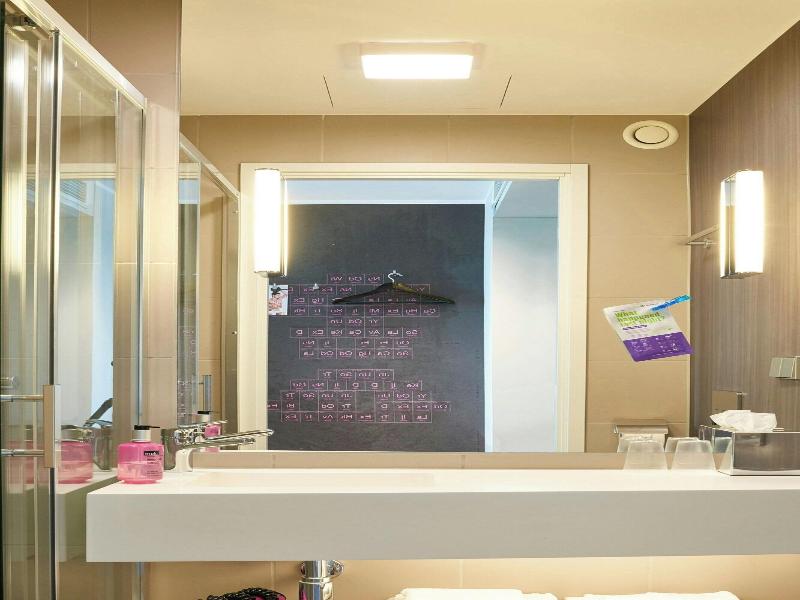 Moxy Frankfurt Airport image