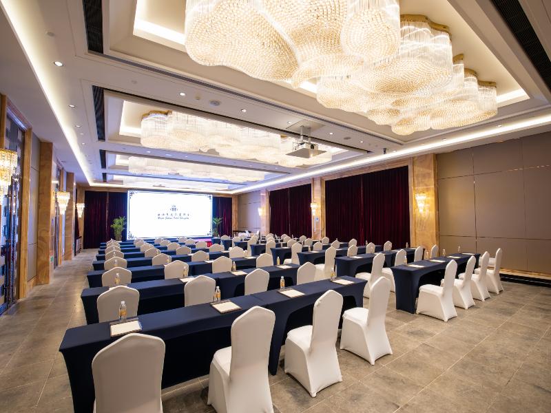Royal Garden Hotel Shanghai-New Expo Center/PVG image