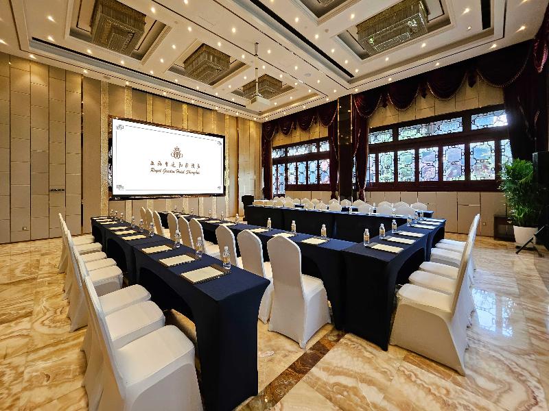 Royal Garden Hotel Shanghai-New Expo Center/PVG image