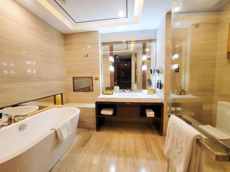 Royal Garden Hotel Shanghai-New Expo Center/PVG image