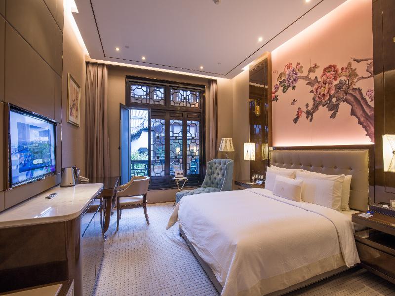 Royal Garden Hotel Shanghai-New Expo Center/PVG image
