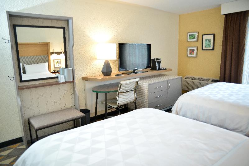 Holiday Inn Portland- I-5 S (Wilsonville) photo 12