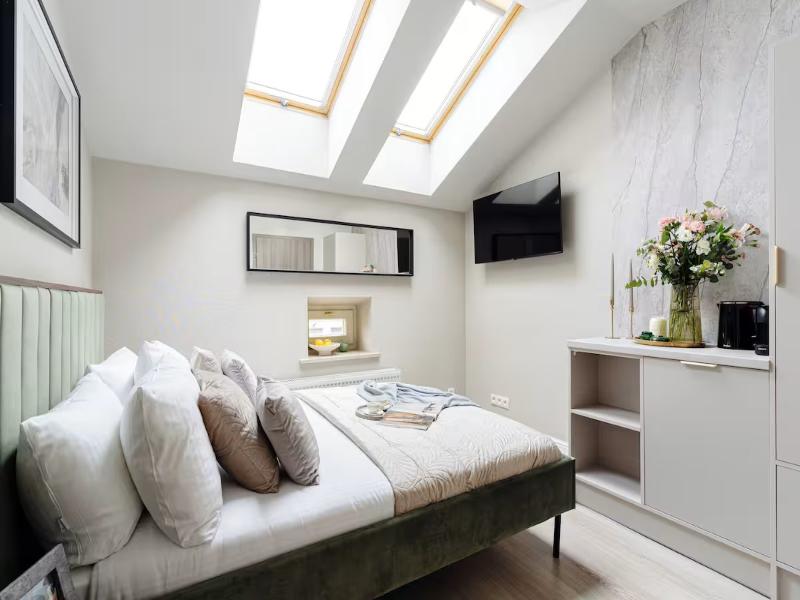 Bed room