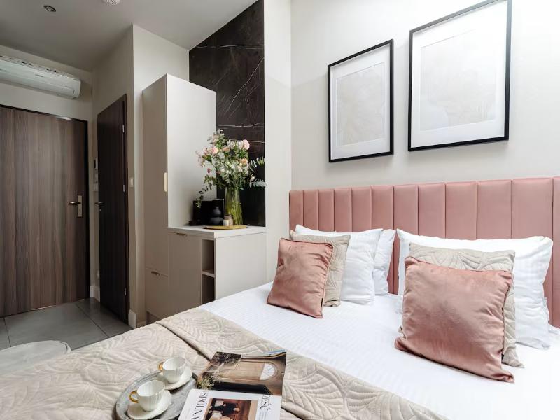 Bed room