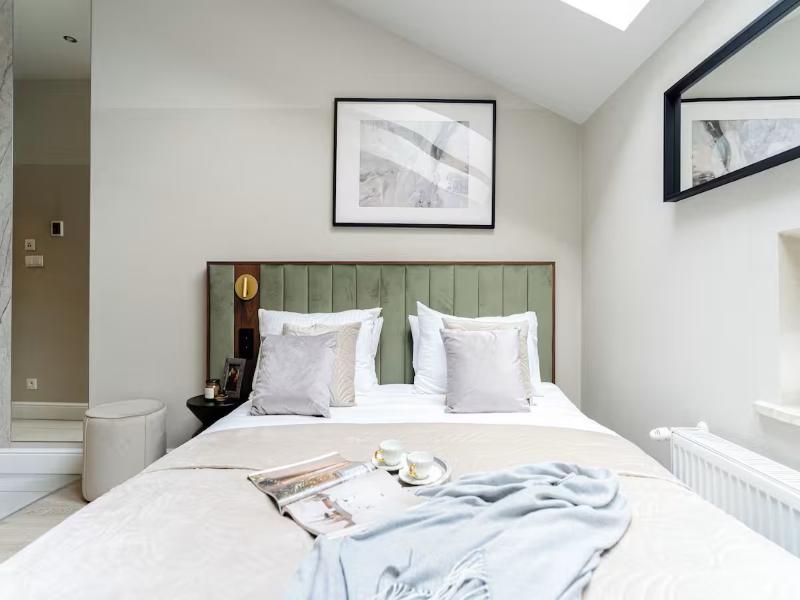Bed room