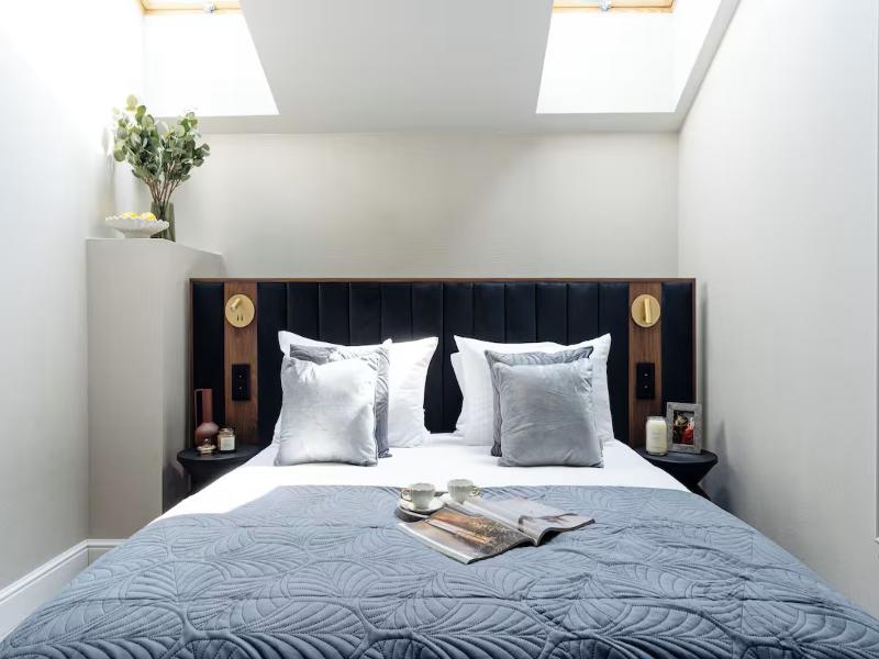 Bed room