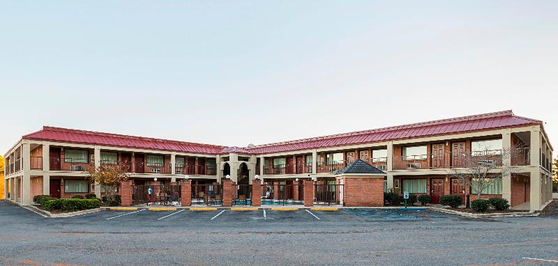 Red Roof Inn & Suites Scottsboro image