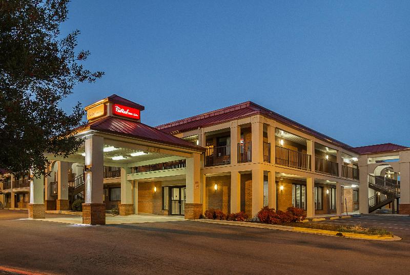 Red Roof Inn & Suites Scottsboro image