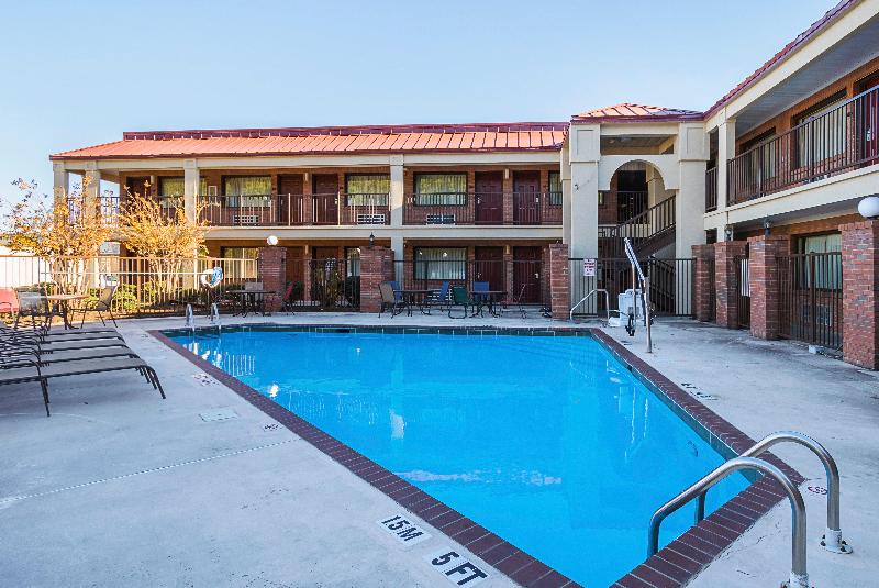 Red Roof Inn & Suites Scottsboro image