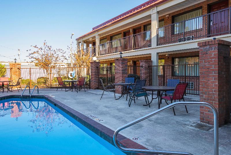 Red Roof Inn & Suites Scottsboro image