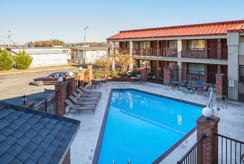 Red Roof Inn & Suites Scottsboro image