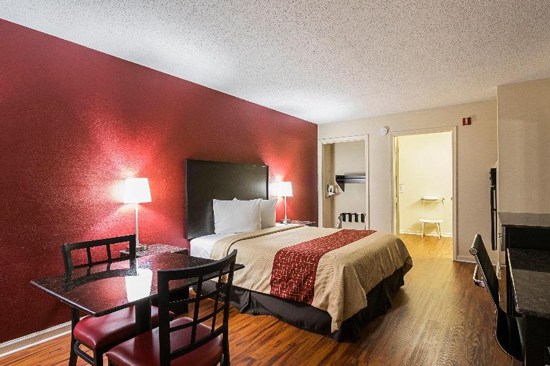 Red Roof Inn & Suites Scottsboro image