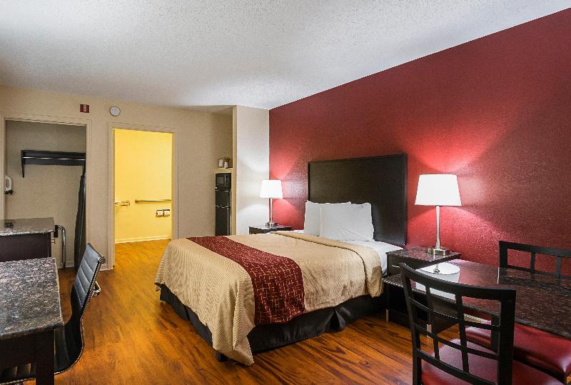 Red Roof Inn & Suites Scottsboro image