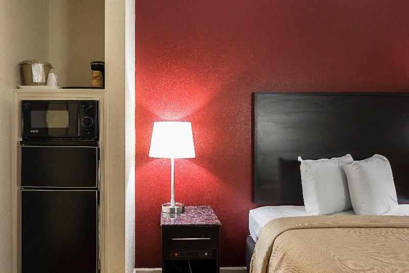 Red Roof Inn & Suites Scottsboro image