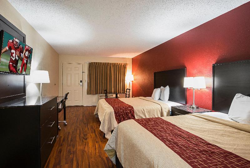 Red Roof Inn & Suites Scottsboro — photo 18