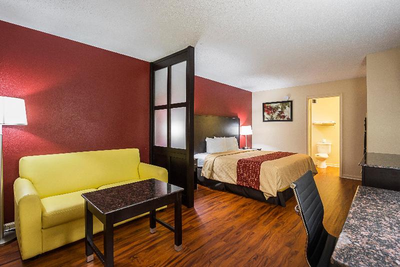 Red Roof Inn & Suites Scottsboro image