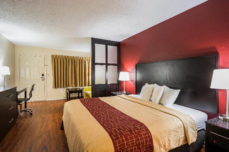 Red Roof Inn & Suites Scottsboro image