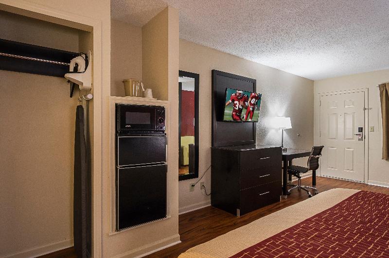 Red Roof Inn & Suites Scottsboro image