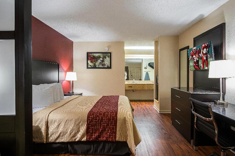 Red Roof Inn & Suites Scottsboro image