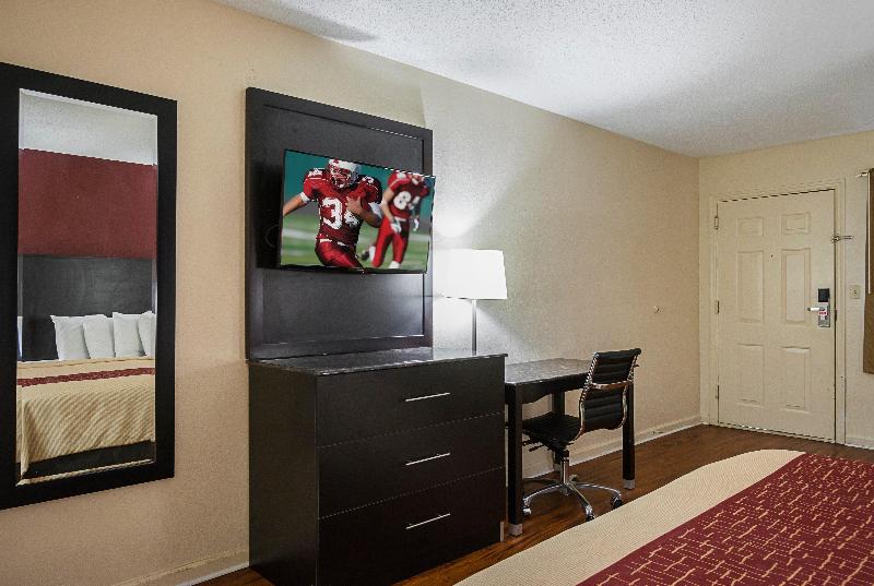 Red Roof Inn & Suites Scottsboro image