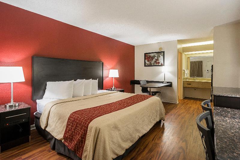 Red Roof Inn & Suites Scottsboro image