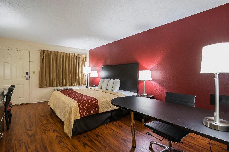 Red Roof Inn & Suites Scottsboro image