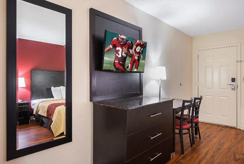 Red Roof Inn & Suites Scottsboro image