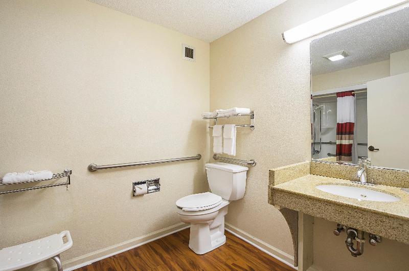Red Roof Inn & Suites Scottsboro image