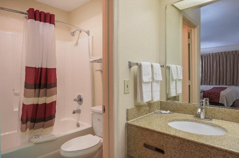 Red Roof Inn & Suites Scottsboro image