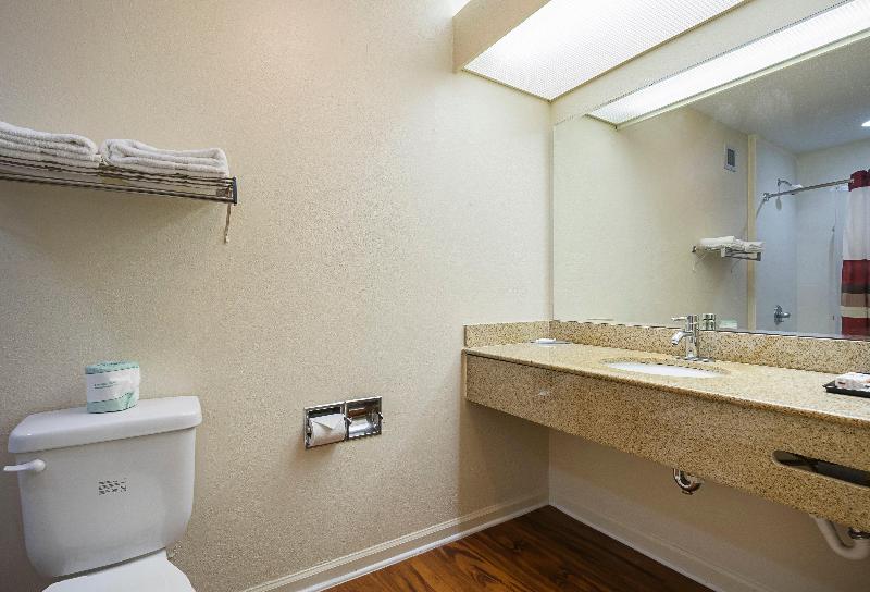 Red Roof Inn & Suites Scottsboro — photo 68