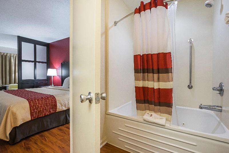 Red Roof Inn & Suites Scottsboro image