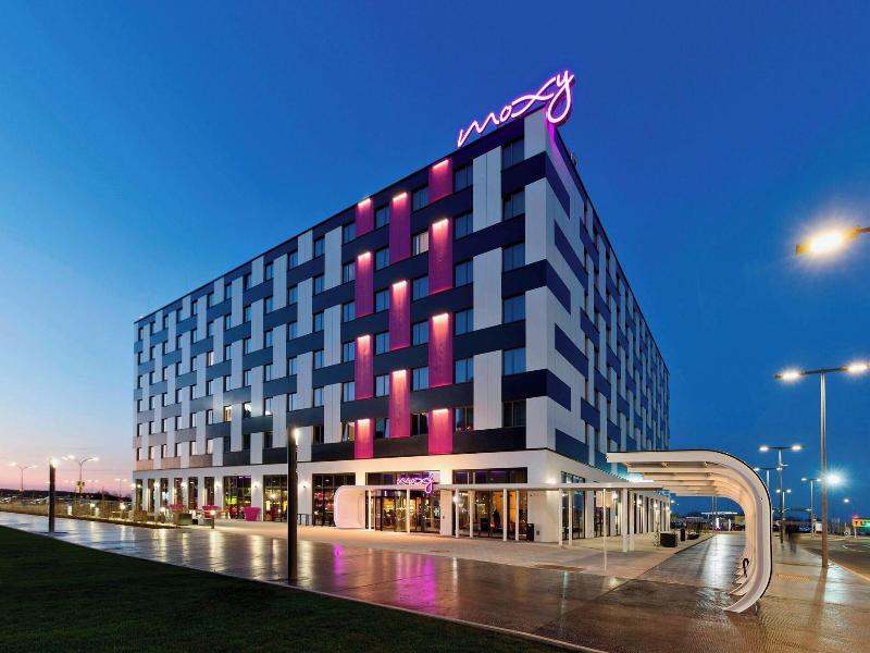 MOXY Vienna Airport image