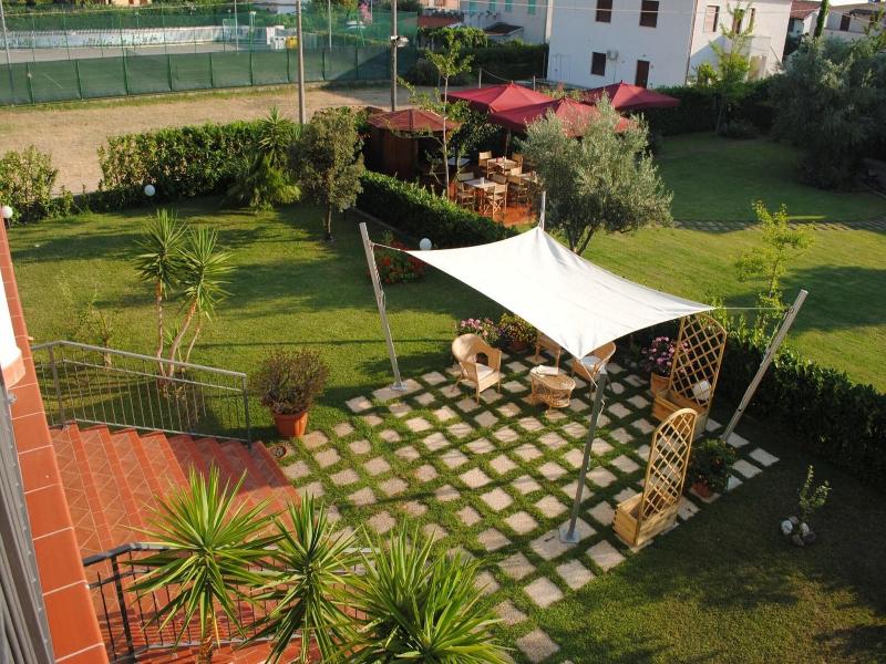 Hotel Larus image