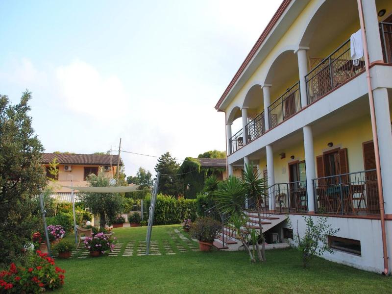 Hotel Larus image