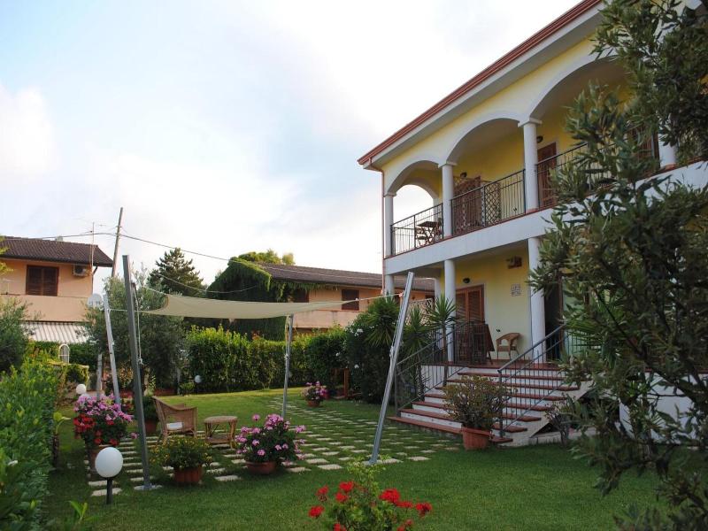 Hotel Larus image