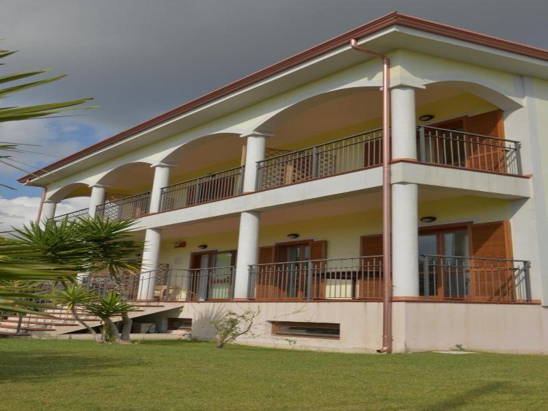 Hotel Larus image