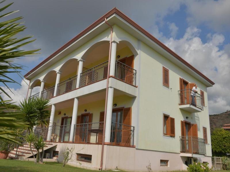 Hotel Larus image