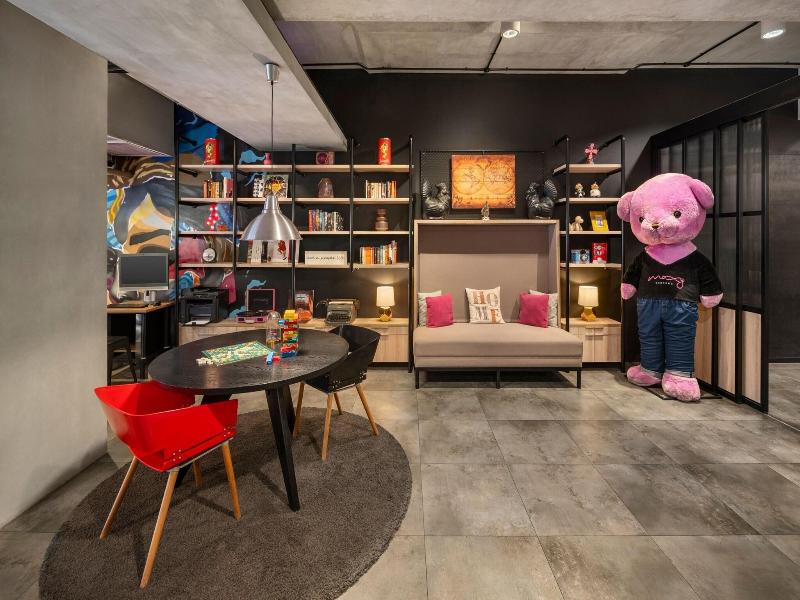 MOXY Bandung