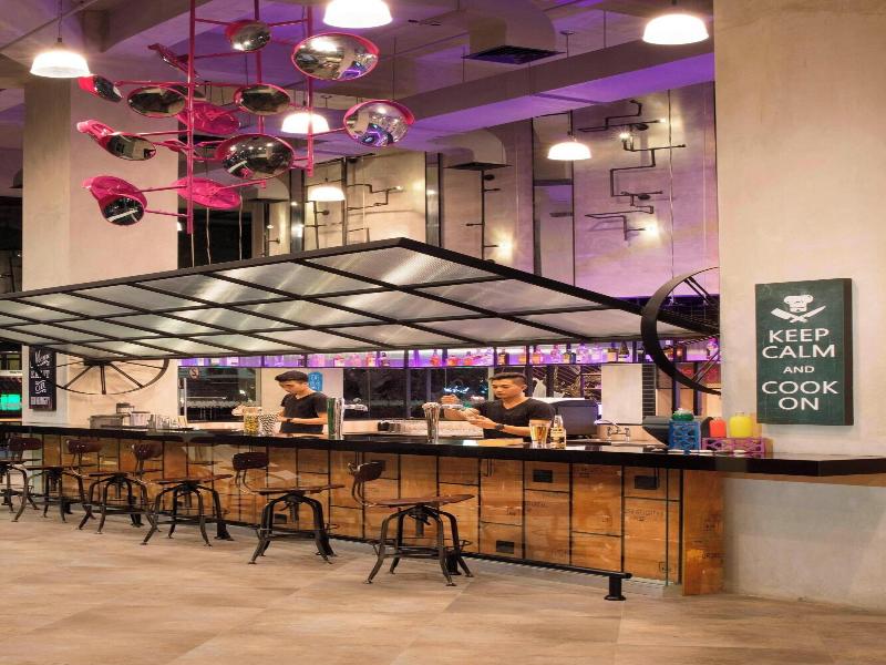 MOXY Bandung