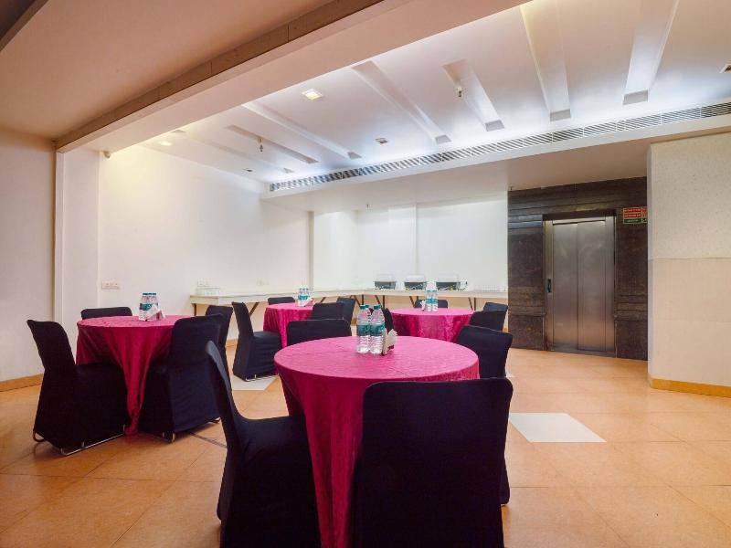 FabHotel Twin Tree Naraina image