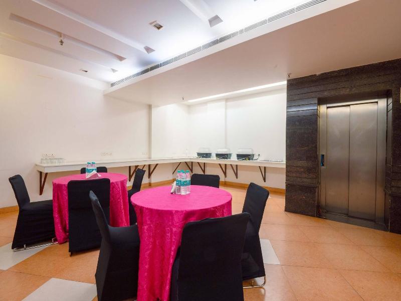FabHotel Twin Tree Naraina image