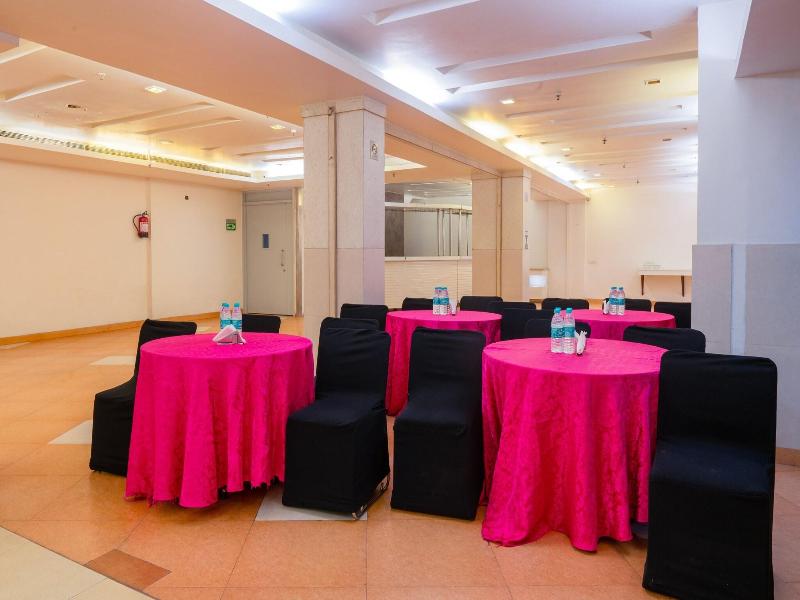 FabHotel Twin Tree Naraina image