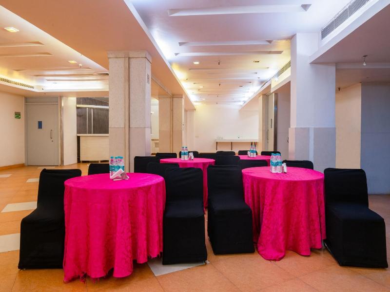 FabHotel Twin Tree Naraina image