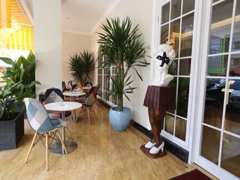F Hotel Jakarta image
