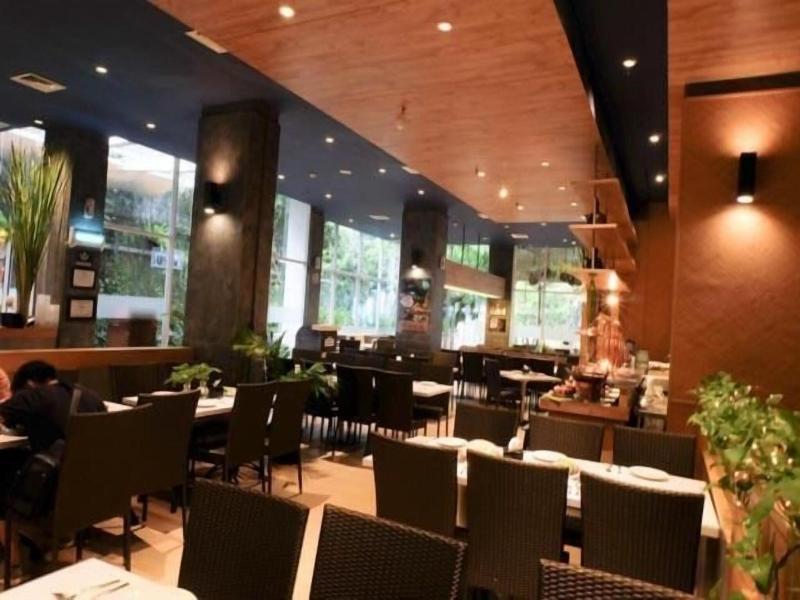 Deka Hotel Surabaya HR Muhammad image