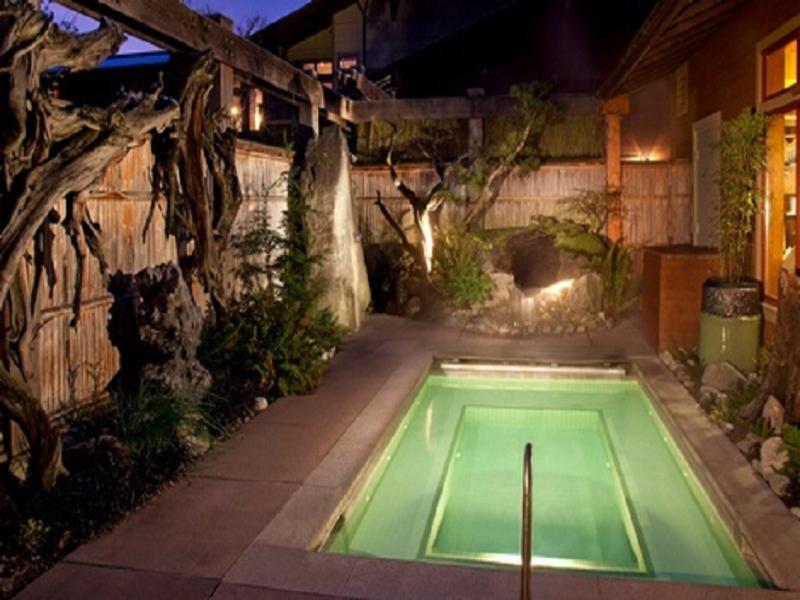 Willows Lodge image