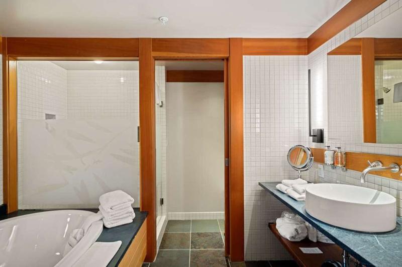 Willows Lodge image