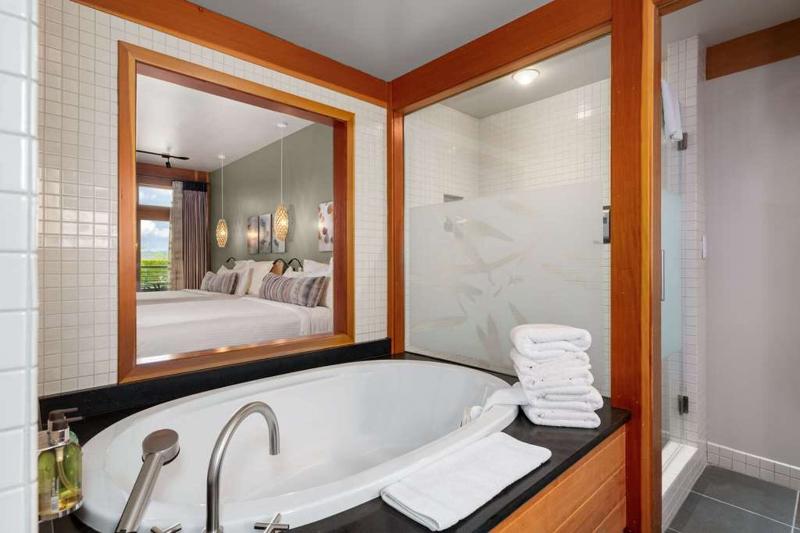 Willows Lodge image