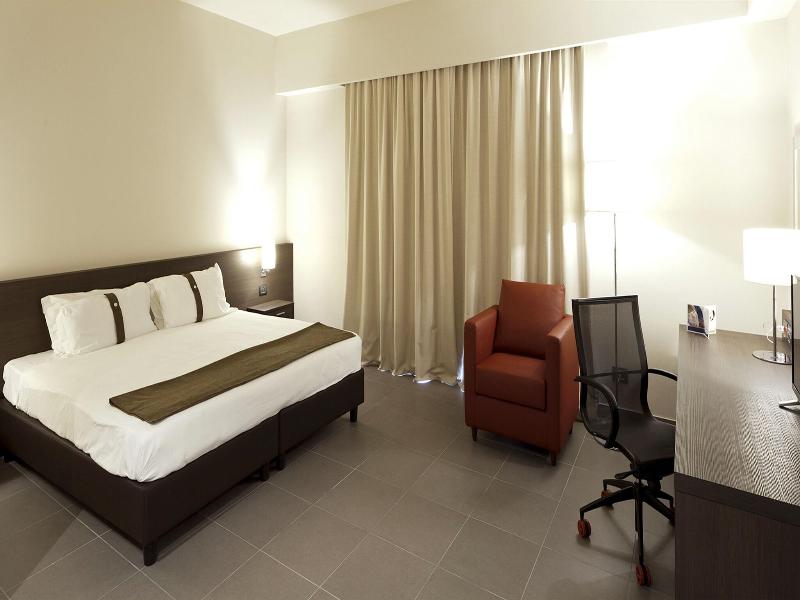 Inn Naples Airport image