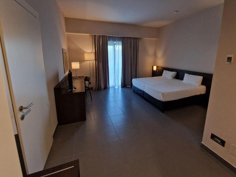 Inn Naples Airport image